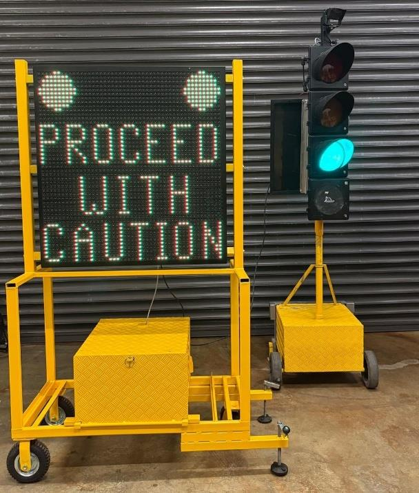 Speed data and advanced warning sign with VMS capability